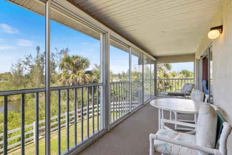 Condo in Venice, Florida, 2 bedrooms № 2106389 - photo 15
