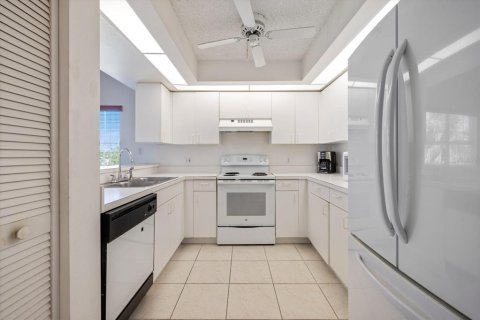 Condo in Venice, Florida, 2 bedrooms № 2106389 - photo 12