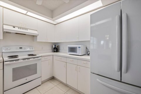 Condo in Venice, Florida, 2 bedrooms № 2106389 - photo 14