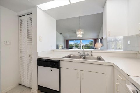 Condo in Venice, Florida, 2 bedrooms № 2106389 - photo 13