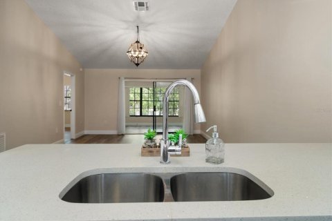 Condo in Dunedin, Florida, 2 bedrooms  № 1662520 - photo 17