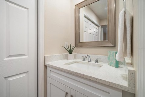 Condo in Dunedin, Florida, 2 bedrooms  № 1662520 - photo 23