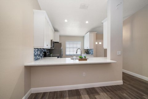 Condo in Dunedin, Florida, 2 bedrooms  № 1662520 - photo 13
