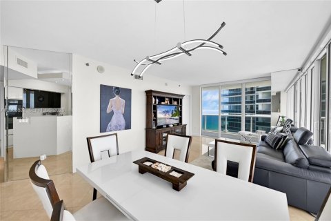 Condominio en alquiler en Hallandale Beach, Florida, 2 dormitorios, 134.52 m2 № 2339854 - foto 9