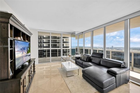 Condominio en alquiler en Hallandale Beach, Florida, 2 dormitorios, 134.52 m2 № 2339854 - foto 11
