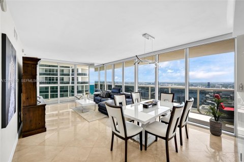 Condominio en alquiler en Hallandale Beach, Florida, 2 dormitorios, 134.52 m2 № 2339854 - foto 7