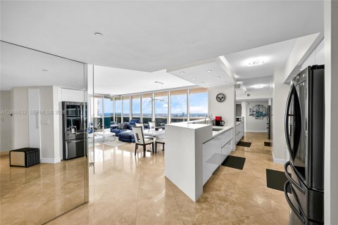 Condominio en alquiler en Hallandale Beach, Florida, 2 dormitorios, 134.52 m2 № 2339854 - foto 2