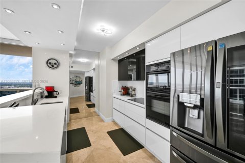 Condominio en alquiler en Hallandale Beach, Florida, 2 dormitorios, 134.52 m2 № 2339854 - foto 5