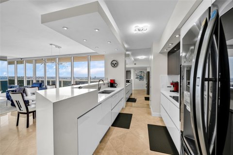 Condominio en alquiler en Hallandale Beach, Florida, 2 dormitorios, 134.52 m2 № 2339854 - foto 4