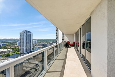 Condominio en alquiler en Hallandale Beach, Florida, 2 dormitorios, 134.52 m2 № 2339854 - foto 30
