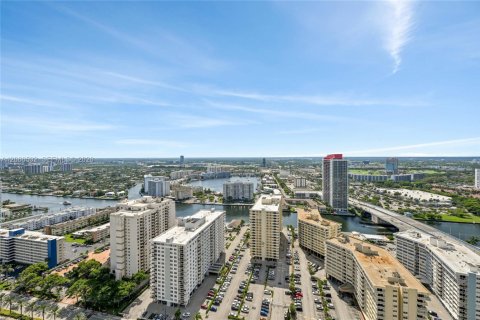 Condominio en alquiler en Hallandale Beach, Florida, 2 dormitorios, 134.52 m2 № 2339854 - foto 29