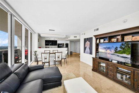 Condominio en alquiler en Hallandale Beach, Florida, 2 dormitorios, 134.52 m2 № 2339854 - foto 15