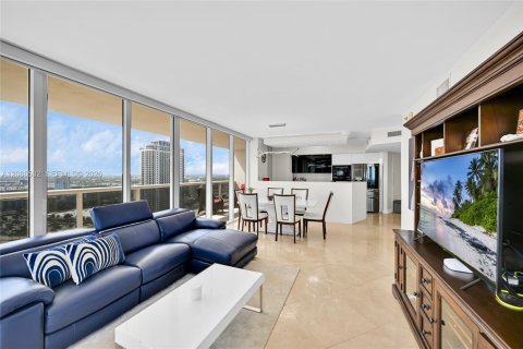 Condominio en alquiler en Hallandale Beach, Florida, 2 dormitorios, 134.52 m2 № 2339854 - foto 13