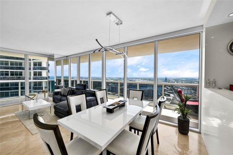 Condominio en alquiler en Hallandale Beach, Florida, 2 dormitorios, 134.52 m2 № 2339854 - foto 8
