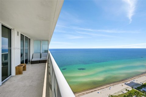 Condominio en alquiler en Hallandale Beach, Florida, 2 dormitorios, 134.52 m2 № 2339854 - foto 26