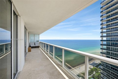 Condominio en alquiler en Hallandale Beach, Florida, 2 dormitorios, 134.52 m2 № 2339854 - foto 25