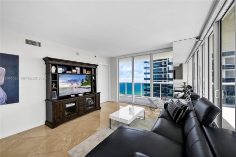 Condominio en alquiler en Hallandale Beach, Florida, 2 dormitorios, 134.52 m2 № 2339854 - foto 14