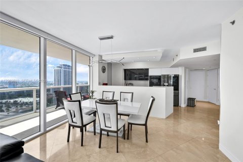 Condominio en alquiler en Hallandale Beach, Florida, 2 dormitorios, 134.52 m2 № 2339854 - foto 10