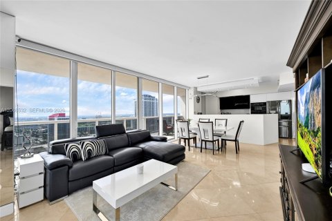 Condominio en alquiler en Hallandale Beach, Florida, 2 dormitorios, 134.52 m2 № 2339854 - foto 23