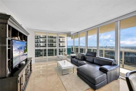 Condominio en alquiler en Hallandale Beach, Florida, 2 dormitorios, 134.52 m2 № 2339854 - foto 12