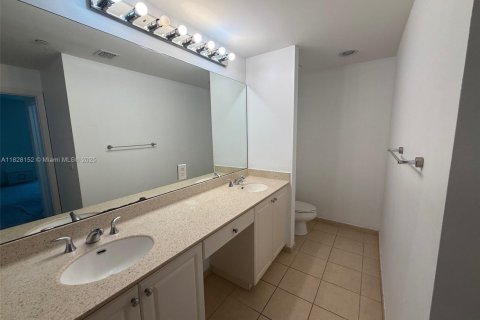 Condominio en alquiler en Aventura, Florida, 2 dormitorios, 162.58 m2 № 1799178 - foto 9
