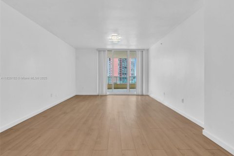 Condominio en alquiler en Aventura, Florida, 2 dormitorios, 162.58 m2 № 1799178 - foto 23