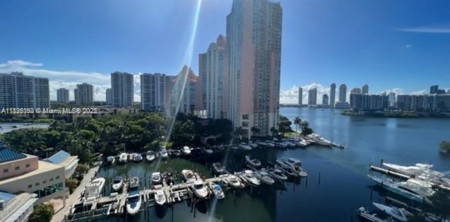Condominio en Aventura, Florida, 2 dormitorios  № 1799178