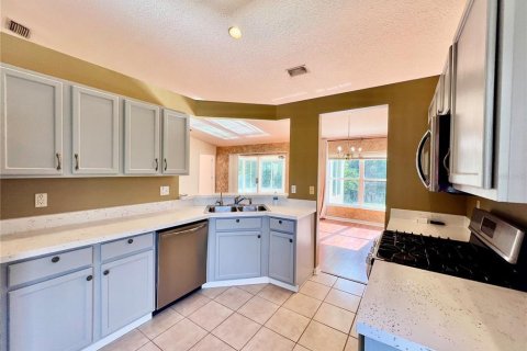 House in Wesley Chapel, Florida 3 bedrooms, 139.82 sq.m. № 2258895 - photo 8