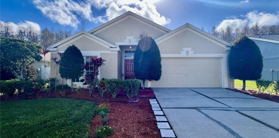 House in Wesley Chapel, Florida 3 bedrooms, 139.82 sq.m. № 2258895