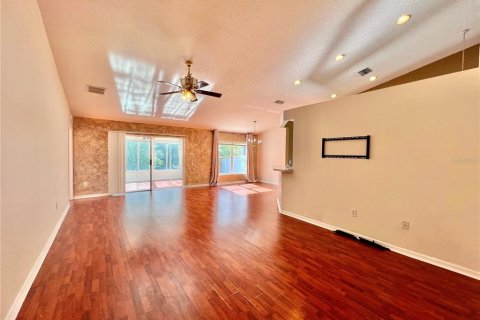 House in Wesley Chapel, Florida 3 bedrooms, 139.82 sq.m. № 2258895 - photo 3