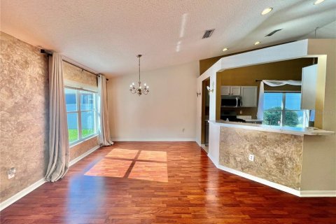 House in Wesley Chapel, Florida 3 bedrooms, 139.82 sq.m. № 2258895 - photo 6