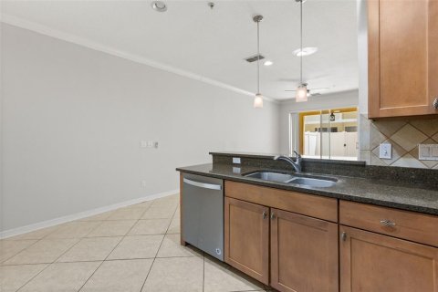 Townhouse in Windermere, Florida 2 bedrooms, 114.46 sq.m. № 2223070 - photo 10