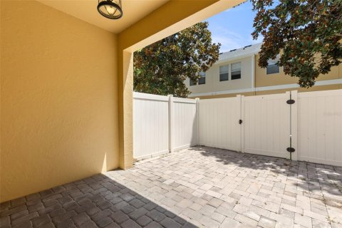 Townhouse in Windermere, Florida 2 bedrooms, 114.46 sq.m. № 2223070 - photo 28