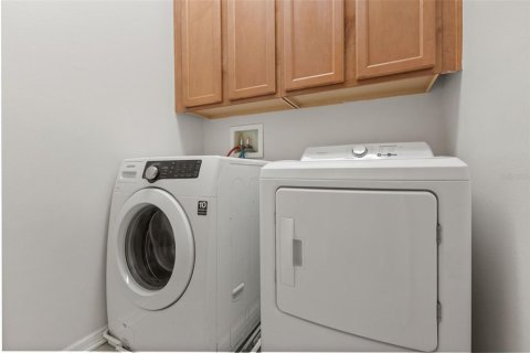 Townhouse in Windermere, Florida 2 bedrooms, 114.46 sq.m. № 2223070 - photo 17
