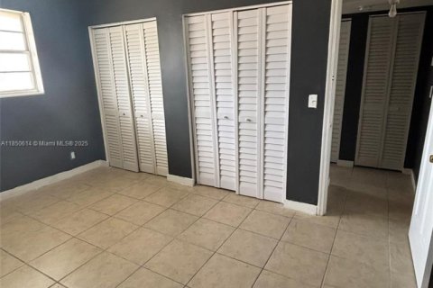 Condo in Hallandale Beach, Florida, 1 bedroom  № 1856842 - photo 11
