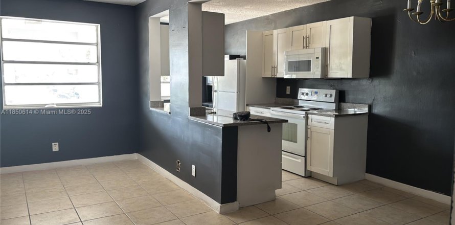Condo in Hallandale Beach, Florida, 1 bedroom  № 1856842
