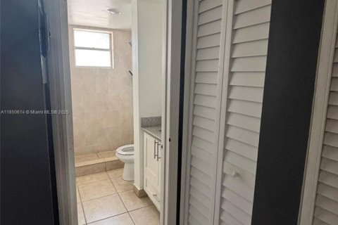 Condo in Hallandale Beach, Florida, 1 bedroom  № 1856842 - photo 7