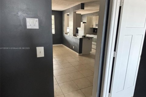 Condo in Hallandale Beach, Florida, 1 bedroom  № 1856842 - photo 10