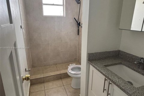 Condo in Hallandale Beach, Florida, 1 bedroom  № 1856842 - photo 8