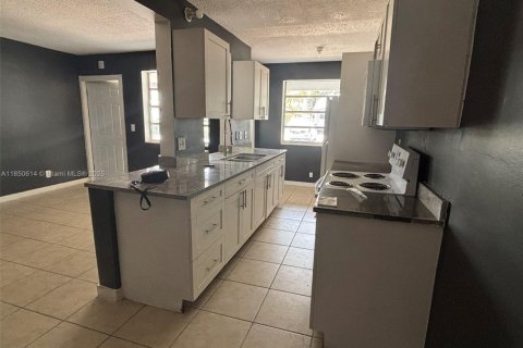 Condo in Hallandale Beach, Florida, 1 bedroom  № 1856842 - photo 3