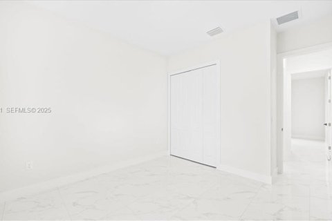 Купить виллу или дом в Лихай-Эйкерс, Флорида 4 спальни, № 1987068 - фото 28