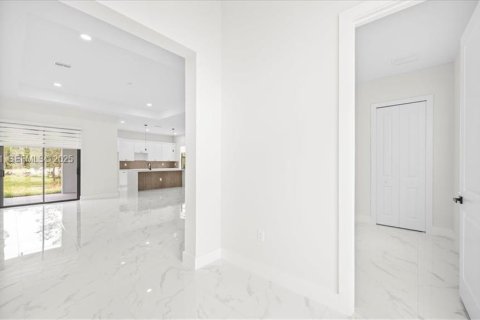 Купить виллу или дом в Лихай-Эйкерс, Флорида 4 спальни, № 1987068 - фото 14