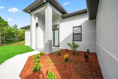 Купить виллу или дом в Лихай-Эйкерс, Флорида 4 спальни, № 1987068 - фото 1