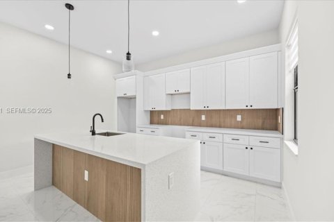 Купить виллу или дом в Лихай-Эйкерс, Флорида 4 спальни, № 1987068 - фото 18