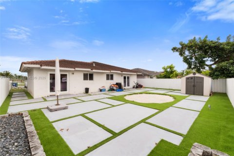 Casa en alquiler en Miami, Florida, 3 dormitorios, 144.09 m2 № 2010432 - foto 15