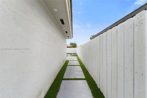 Casa en alquiler en Miami, Florida, 3 dormitorios, 144.09 m2 № 2010432 - foto 13