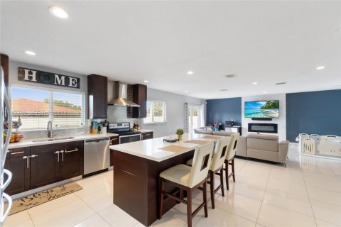 Casa en alquiler en Miami, Florida, 3 dormitorios, 144.09 m2 № 2010432 - foto 7