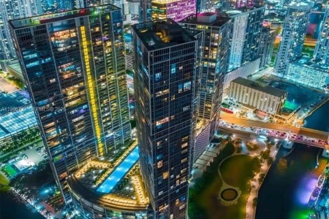 Condo in Miami, Florida, 2 bedrooms № 2027941 - photo 13