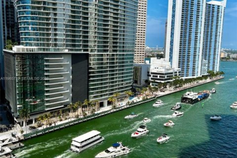 Condo in Miami, Florida, 2 bedrooms № 2027941 - photo 15