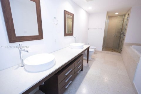 Condo in Miami, Florida, 2 bedrooms № 2027941 - photo 9